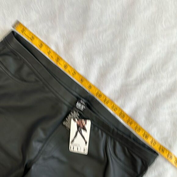 Leggings Hue Leatherette Mid Rise Womens Size XL Pants Black Stretch - Picture 3 of 12